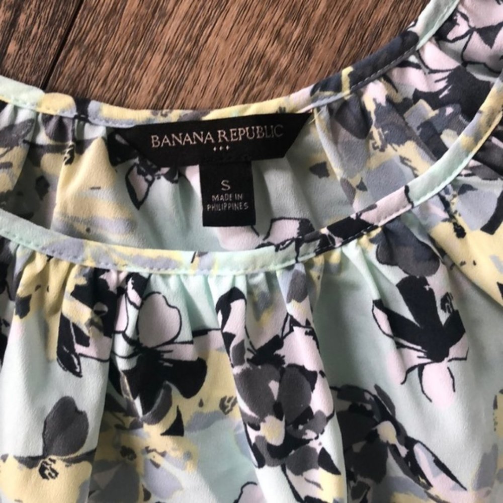 Banana Republic Mint Short Sleeve Floral Blouse